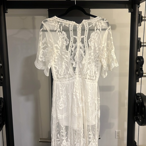 Honey Punch White Lace Deep V Maxi Dress with Shorts Small - Picture 8 of 8